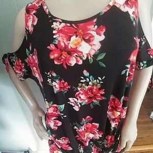 Floral cold shoulder top..NWT..